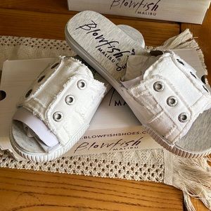 Blowfish NIB Distressed White Jean Slides Size 8